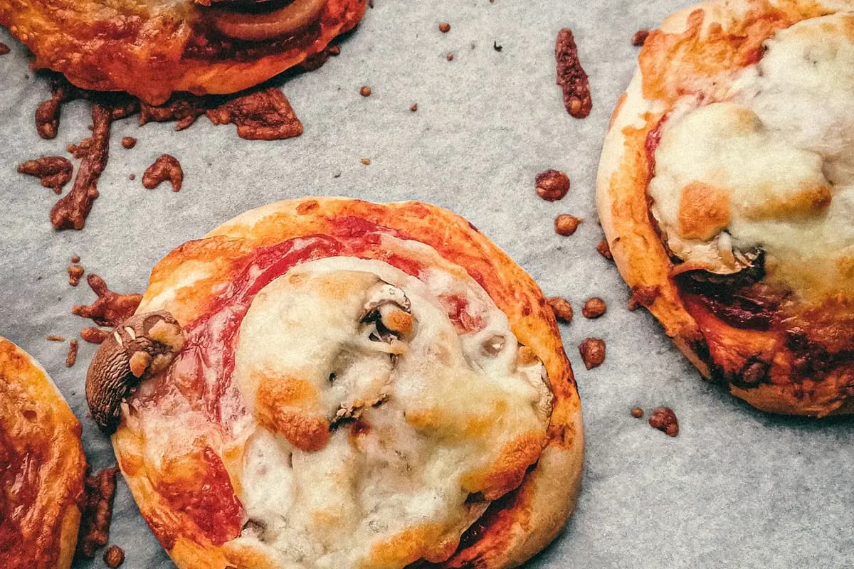 Mini pizza with chicken